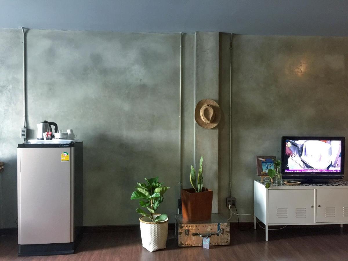 ไฟว์ สตาร์ รัชดา 19 Hostel กรุงเทพมหานคร ภายนอก รูปภาพ