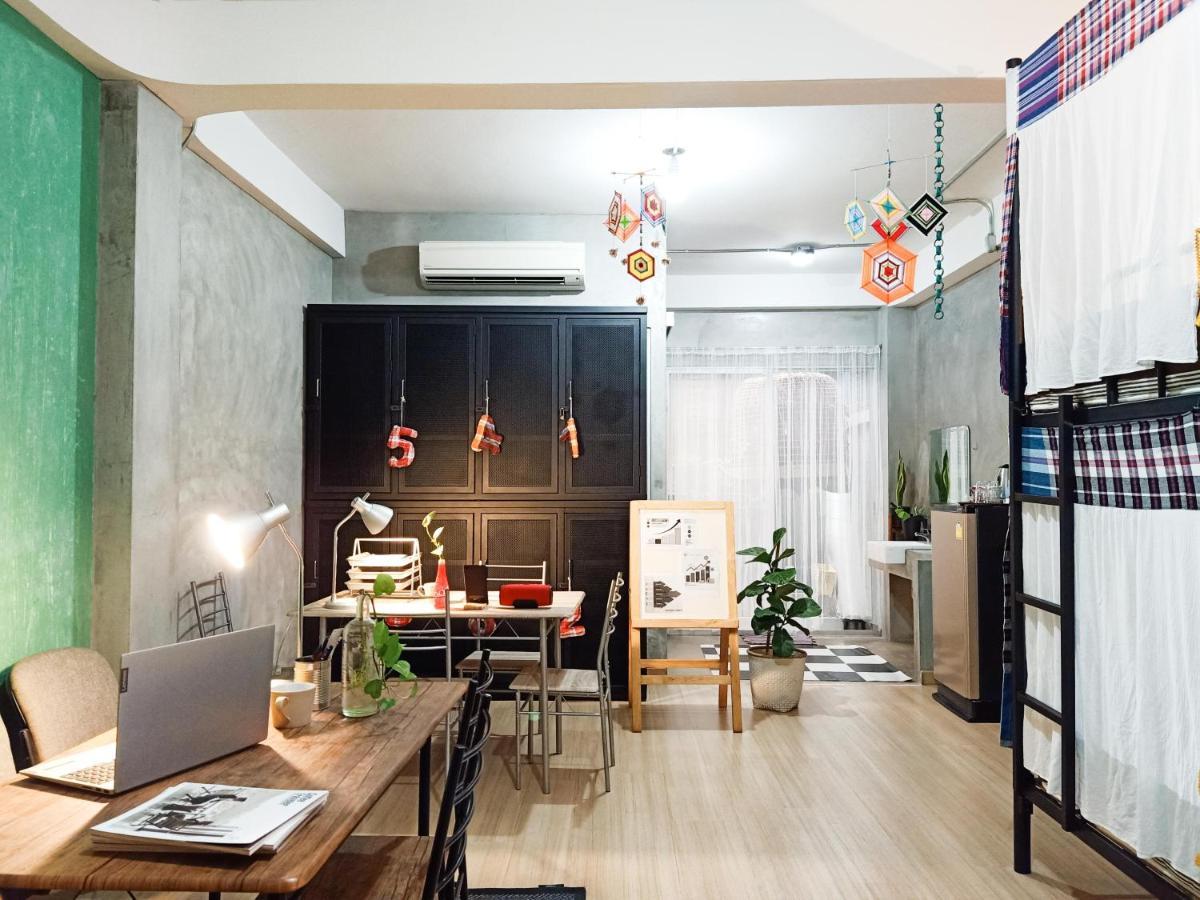 ไฟว์ สตาร์ รัชดา 19 Hostel กรุงเทพมหานคร ภายนอก รูปภาพ