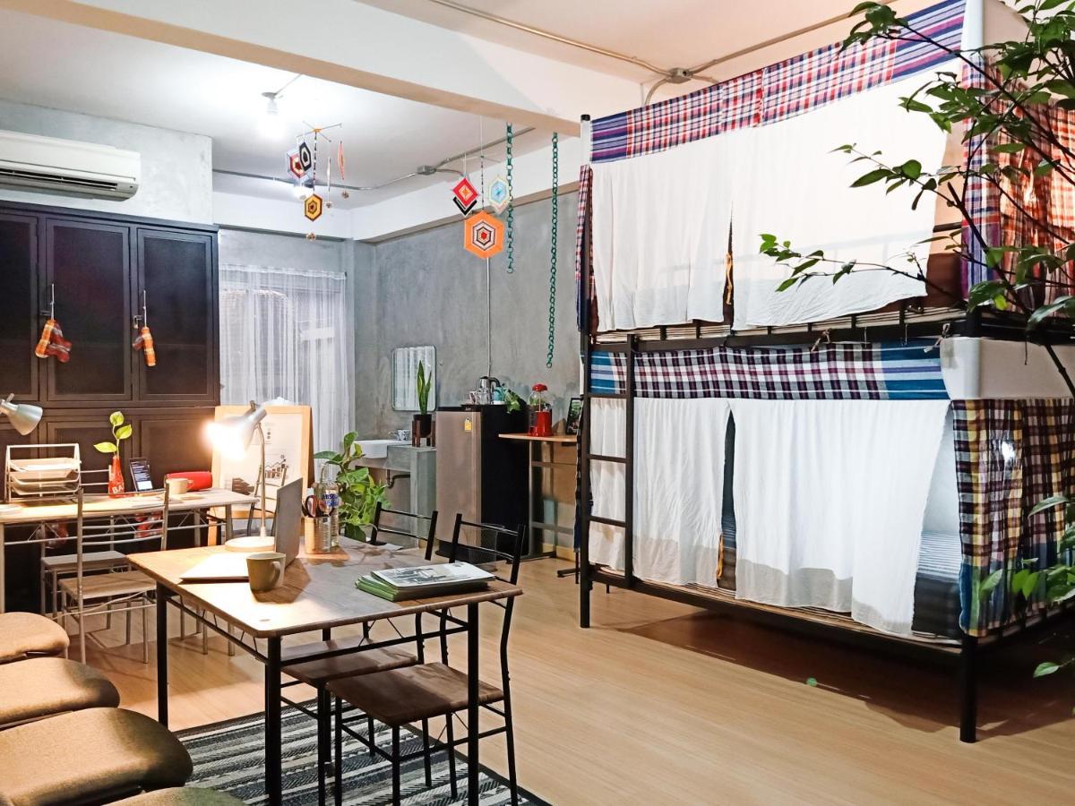 ไฟว์ สตาร์ รัชดา 19 Hostel กรุงเทพมหานคร ภายนอก รูปภาพ