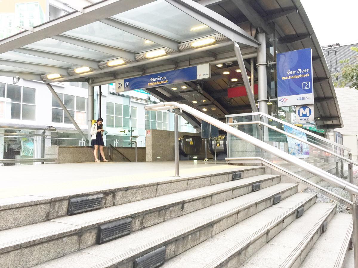 ไฟว์ สตาร์ รัชดา 19 Hostel กรุงเทพมหานคร ภายนอก รูปภาพ