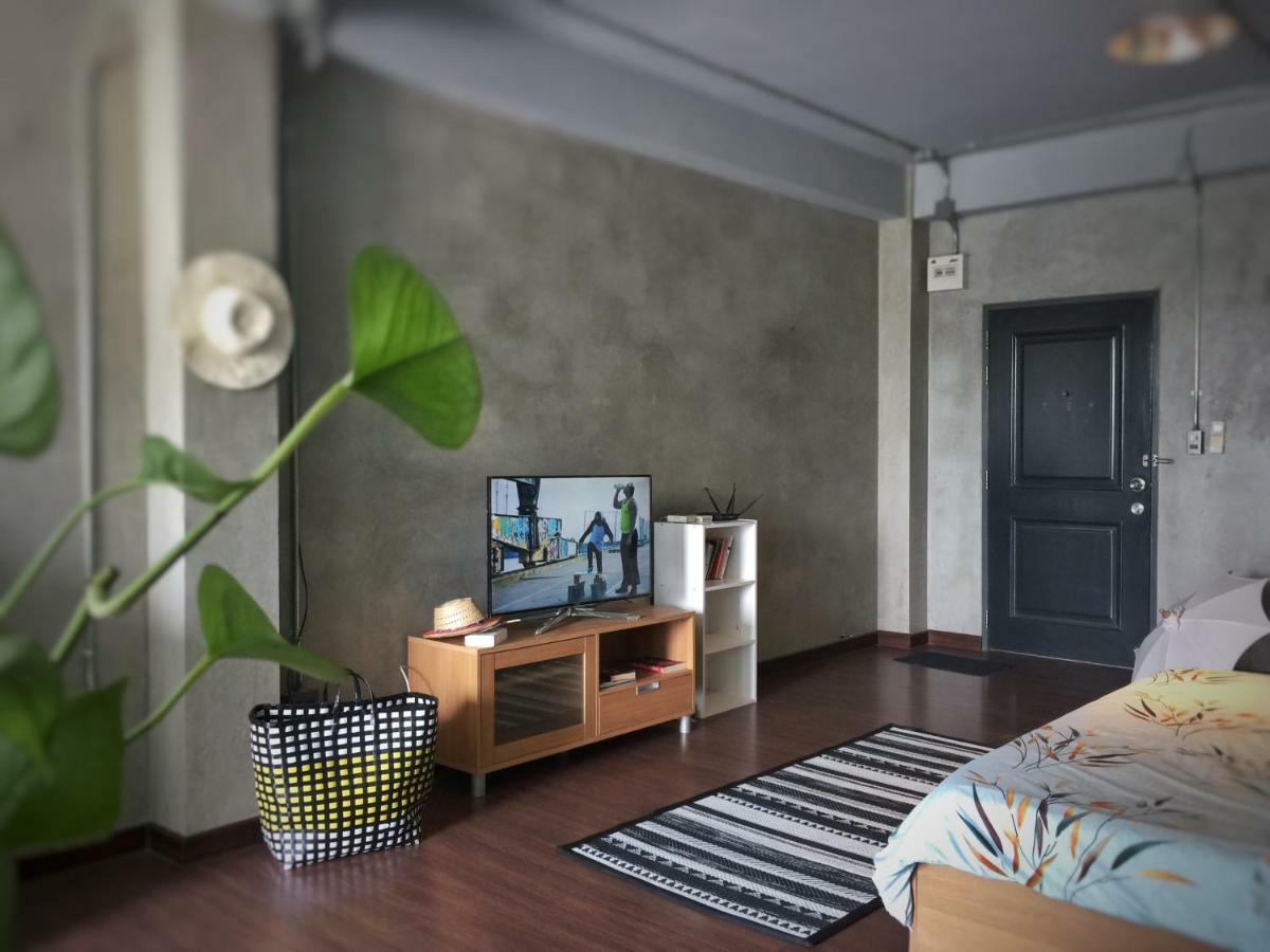 ไฟว์ สตาร์ รัชดา 19 Hostel กรุงเทพมหานคร ภายนอก รูปภาพ