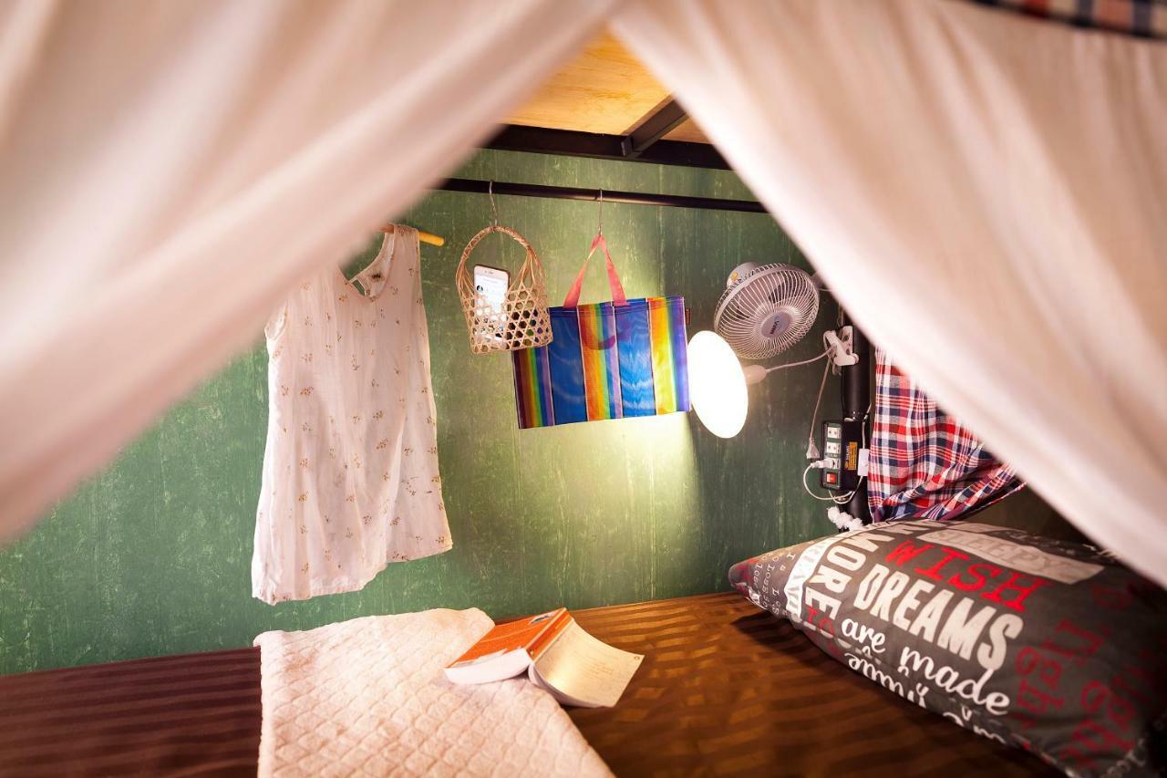 ไฟว์ สตาร์ รัชดา 19 Hostel กรุงเทพมหานคร ภายนอก รูปภาพ