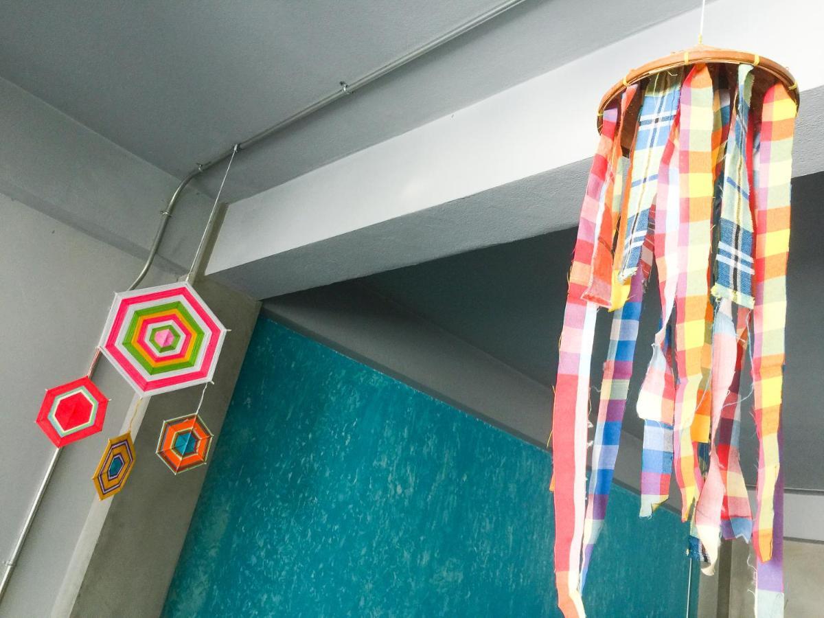 ไฟว์ สตาร์ รัชดา 19 Hostel กรุงเทพมหานคร ภายนอก รูปภาพ